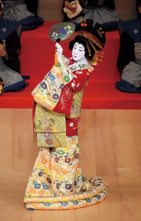 歌舞伎藝人坂東玉三郎先生氫氣見證